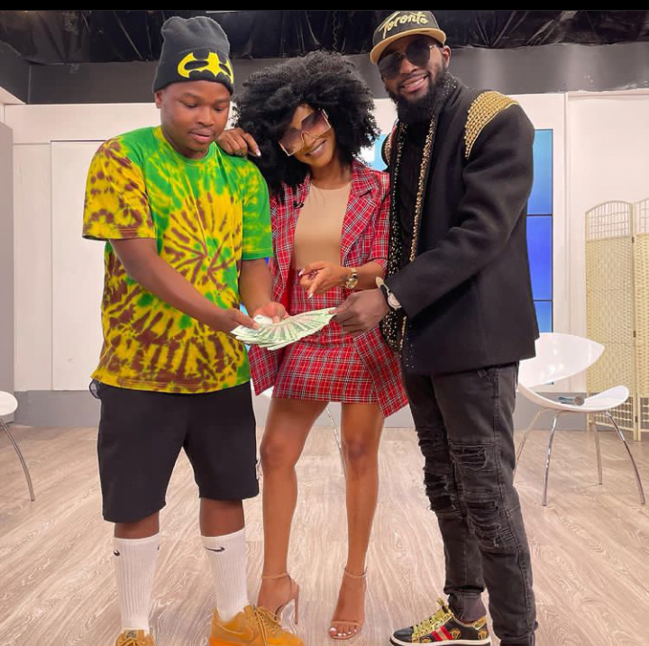 Kadabra MC, Joe Williams e Boneca Barbie no Batidas